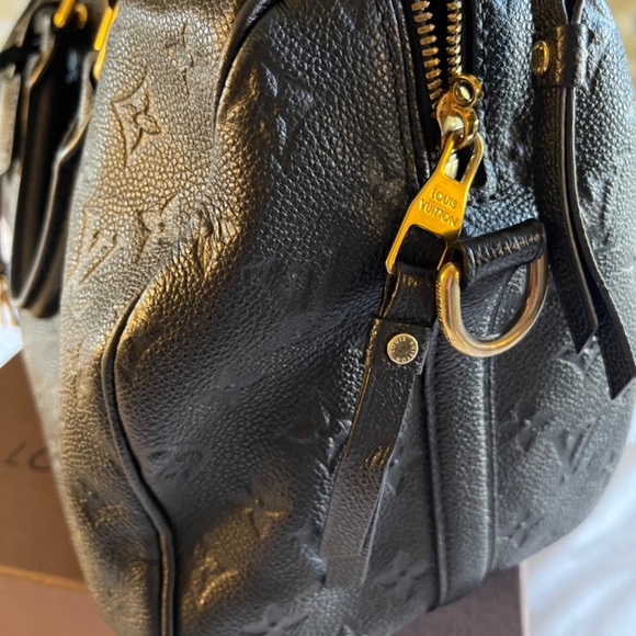 Louis Vuitton - Picture 3 of 8